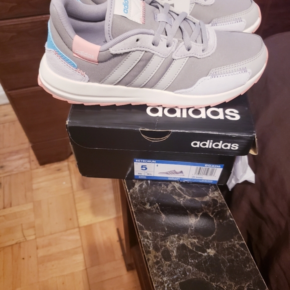 ADIDAS RETRORUN WOMEN SNEAKERS - Picture 13 of 15